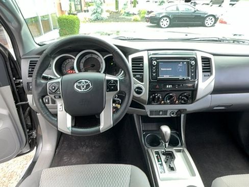 Used 2014 Toyota Tacoma 4x4 Double Cab w/ SR5 Package image 7
