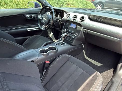 Used 2020 Ford Mustang GT w/ Black Accent Package RWD image 27