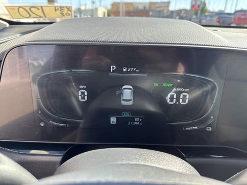 Used 2024 Kia Niro EX Touring FWD image 17