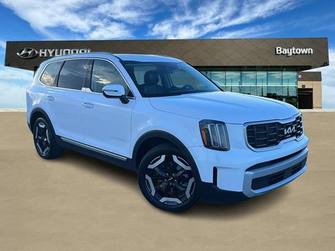 Used 2025 Kia Telluride S FWD image 1