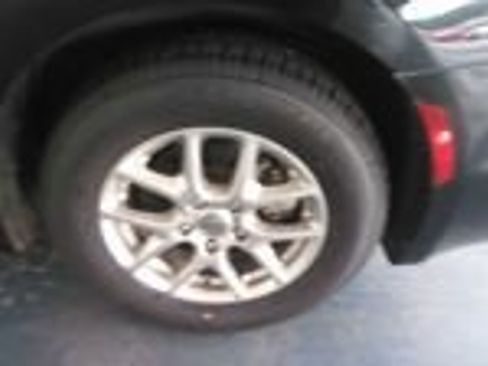 Used 2022 Chrysler Pacifica Touring-L FWD image 5