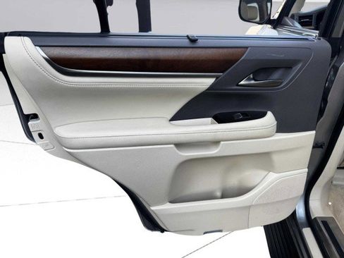 Used 2019 Lexus LX 570 4WD image 48