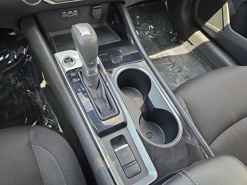 Used 2024 Nissan Altima 2.5 SV AWD/4WD image 30