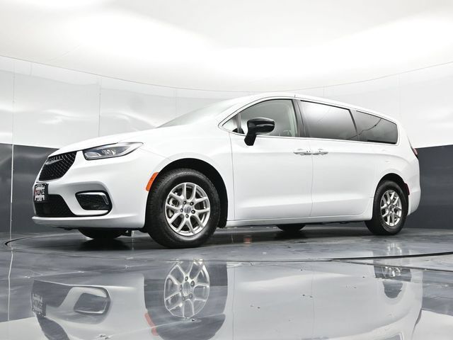 Certified 2024 Chrysler Pacifica Touring-L FWD image 63