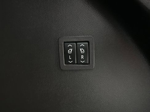 Used 2022 Buick Enclave Avenir w/ Avenir Technology Package image 44