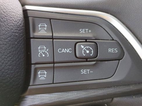 Used 2024 Jeep Grand Cherokee L Laredo RWD image 20