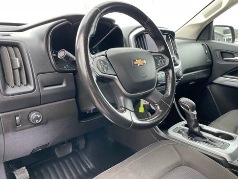 Used 2022 Chevrolet Colorado LT w/ Fleet Safety Package RWD image 9