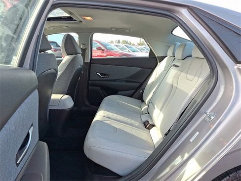 Used 2022 Hyundai Elantra Limited w/ Cargo Package image 10
