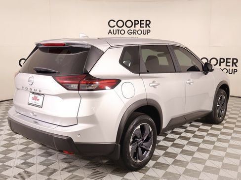 Used 2025 Nissan Rogue SV FWD image 19