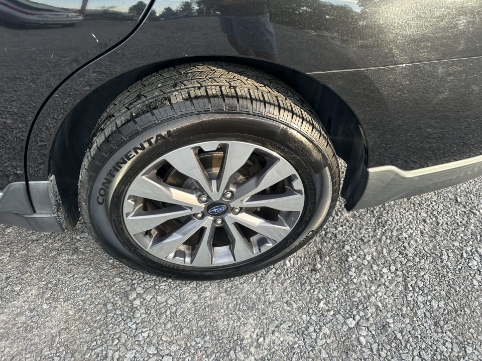 Used 2017 Subaru Outback 3.6R Touring AWD/4WD image 21