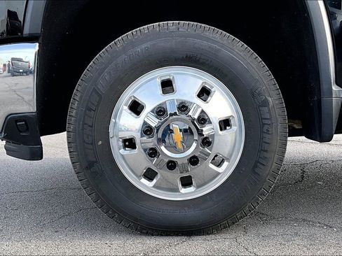 Used 2025 Chevrolet Silverado 3500 LTZ w/ LTZ Convenience Package image 33