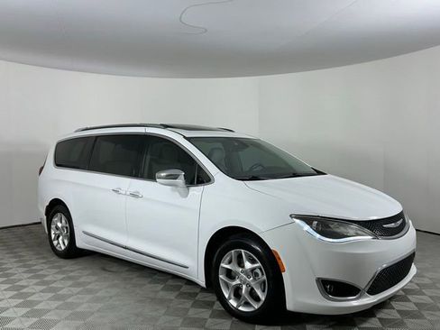 Used 2020 Chrysler Pacifica Limited FWD image 3
