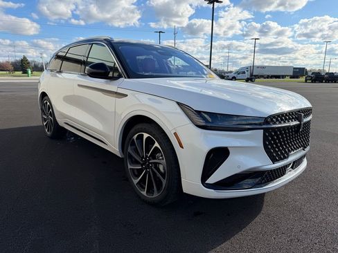 Used 2025 Lincoln Nautilus Black Label image 3