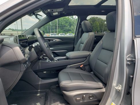 New 2026 Chevrolet Traverse LT w/ Sun and Wheel Package FWD image 31