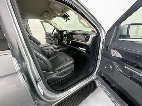 Used 2024 Ford Expedition Max XLT image 33