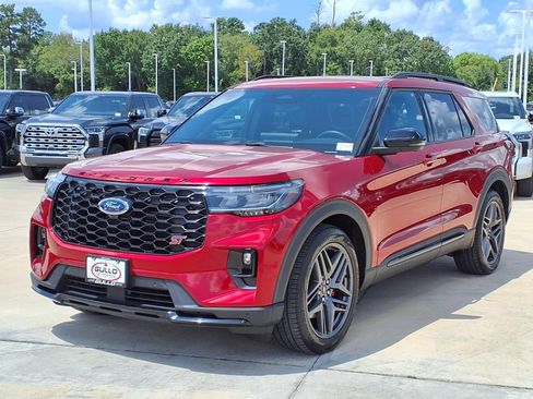 Used 2025 Ford Explorer ST AWD/4WD image 3
