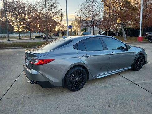 Used 2025 Toyota Camry SE image 7