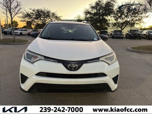 Used 2018 Toyota RAV4 LE image 9