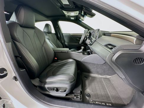 Used 2023 Lexus ES 300h F Sport image 31