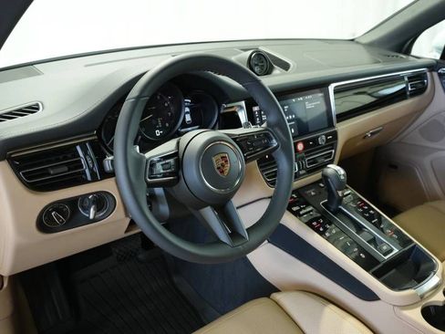 Certified 2026 Porsche Macan AWD/4WD image 4