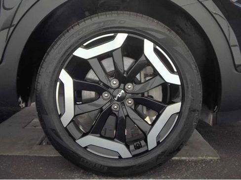 Used 2025 Kia Telluride EX w/ EX Captain's Chair Package FWD image 13