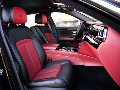 Used 2022 Rolls-Royce Ghost w/ Ghost Package image 32