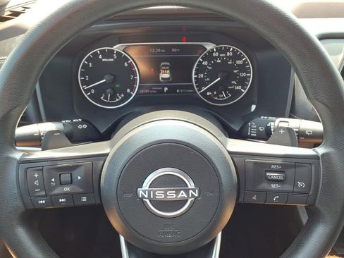 Used 2023 Nissan Rogue S image 14