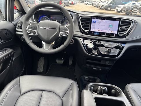 New 2026 Chrysler Pacifica Select image 17