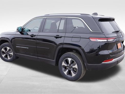 Used 2022 Jeep Grand Cherokee Limited 4xe image 8