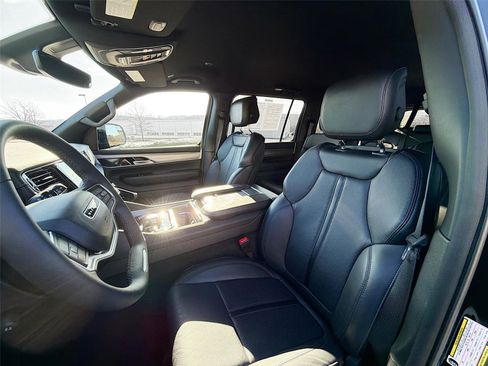 Used 2025 Jeep Wagoneer Series II image 11