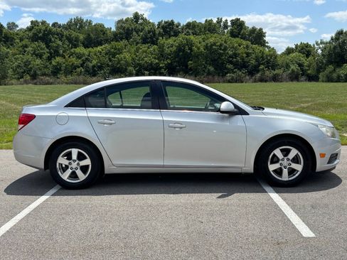 Used 2013 Chevrolet Cruze LT FWD image 2