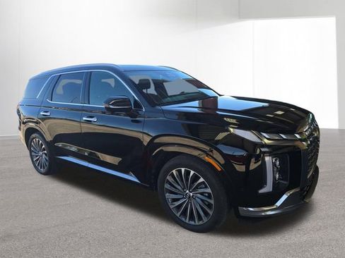 Used 2024 Hyundai Palisade Calligraphy image 3