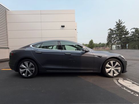Used 2020 Tesla Model S Performance AWD/4WD image 9