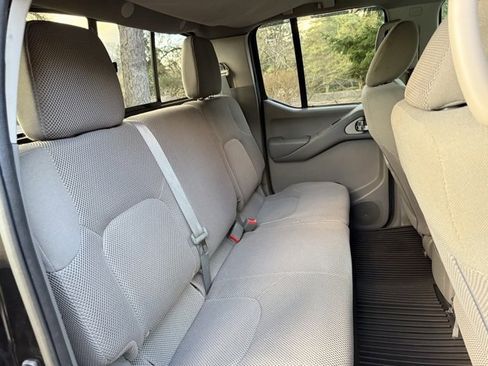 Used 2016 Nissan Frontier SV image 22