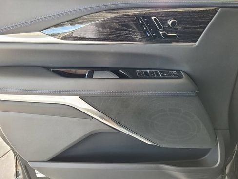 New 2026 Cadillac Escalade IQL Sport 1 w/ LPO, ONYX Package AWD/4WD image 18