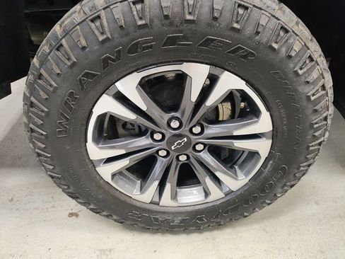 Used 2022 Chevrolet Colorado Z71 AWD/4WD image 3