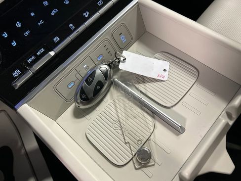 Used 2025 Hyundai Santa Fe Limited image 18