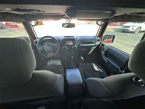 Used 2017 Jeep Wrangler Unlimited Rubicon w/ Cold Weather Group image 17