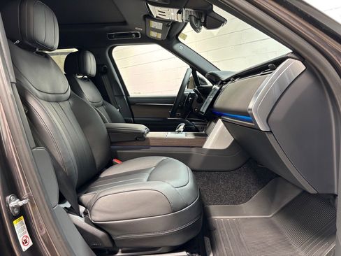 New 2025 Land Rover Range Rover Long Wheelbase SE image 32