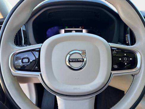 Certified 2023 Volvo XC60 B5 Ultimate w/ Climate Package image 29