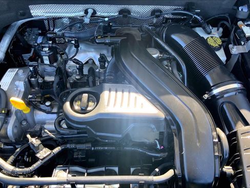 Used 2022 Volkswagen Taos SEL image 31