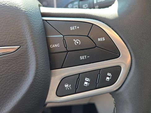 Certified 2023 Chrysler Pacifica Touring-L FWD image 32