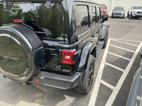 Used 2021 Jeep Wrangler Unlimited Sahara w/ Cold Weather Group image 7