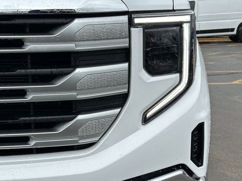New 2026 GMC Sierra 1500 SLE image 3