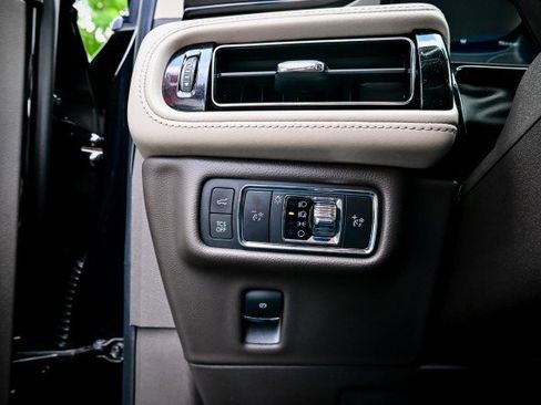 Used 2021 Lincoln Nautilus FWD w/ Equipment Group 101A image 49