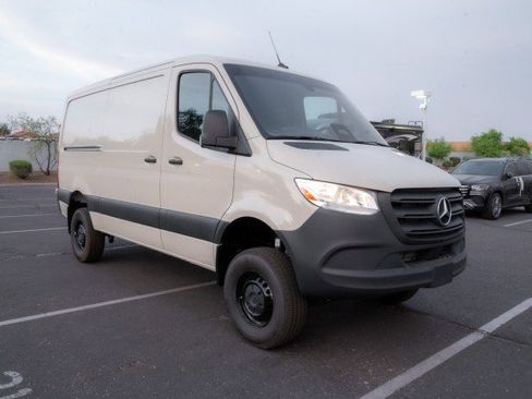 Used 2025 Mercedes-Benz Sprinter 2500 image 3