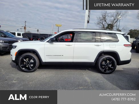 New 2025 Jeep Grand Cherokee L Limited w/ Luxury Tech Group II AWD/4WD image 3