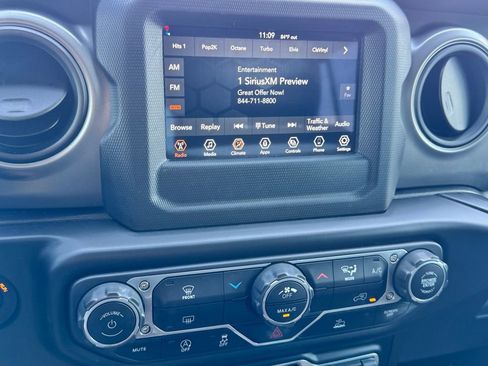 Used 2022 Jeep Wrangler Unlimited Sport AWD/4WD image 21
