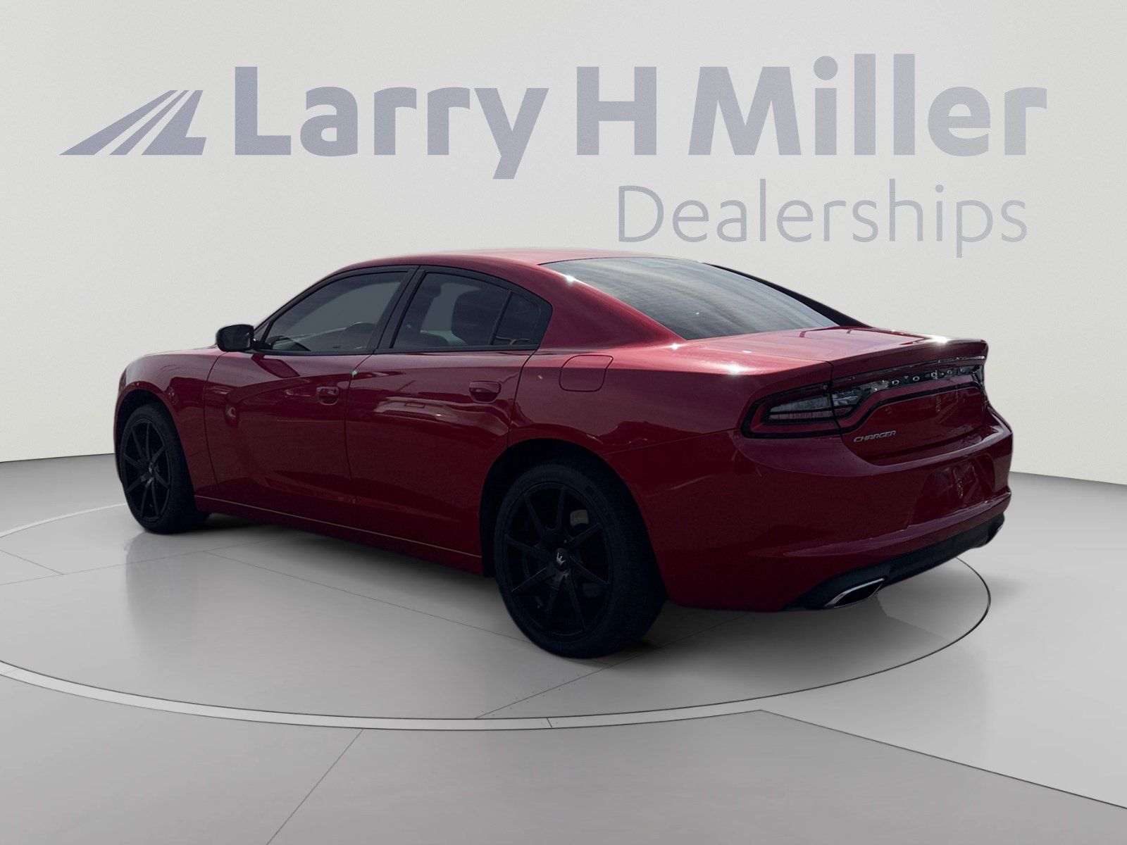 Used 2016 Dodge Charger SE RWD image 3