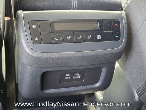 Used 2024 Nissan Pathfinder SV image 12